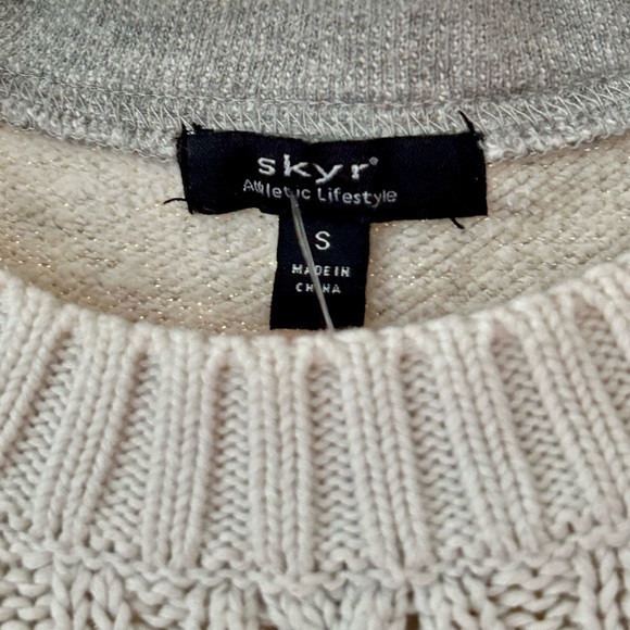 Skyr Hybrid Gray Crewneck Sweatshirt with White Cable Knit Front size S - Picture 3 of 9